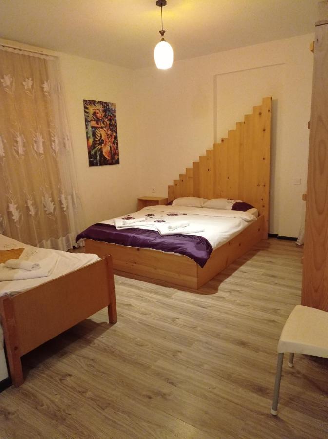 Villa PorTina Ambrolauri Esterno foto