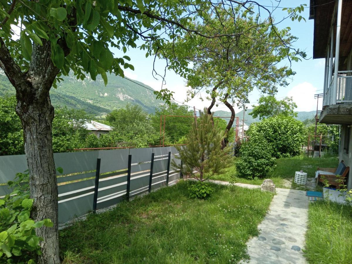 Villa PorTina Ambrolauri Esterno foto
