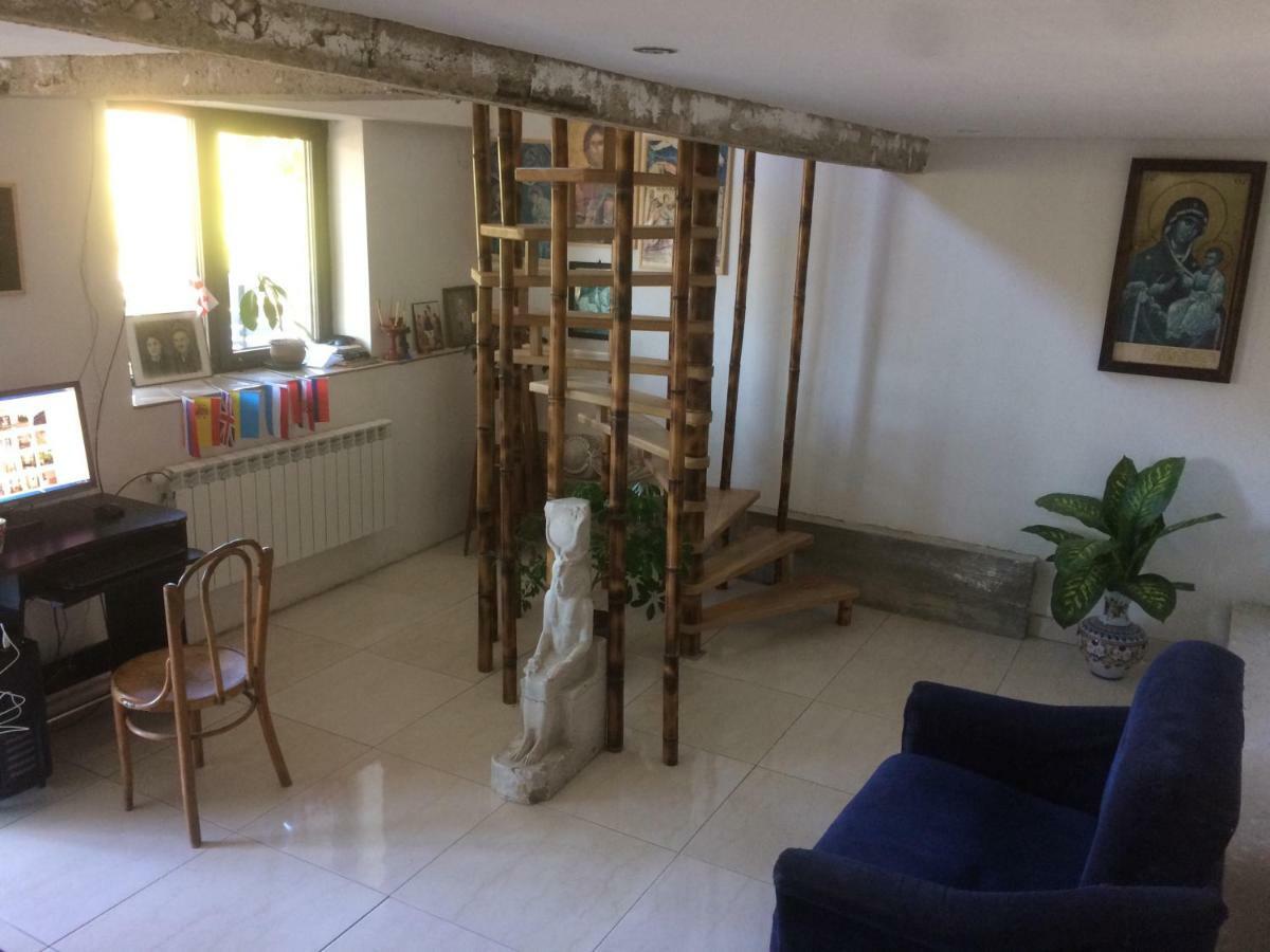 Villa PorTina Ambrolauri Esterno foto